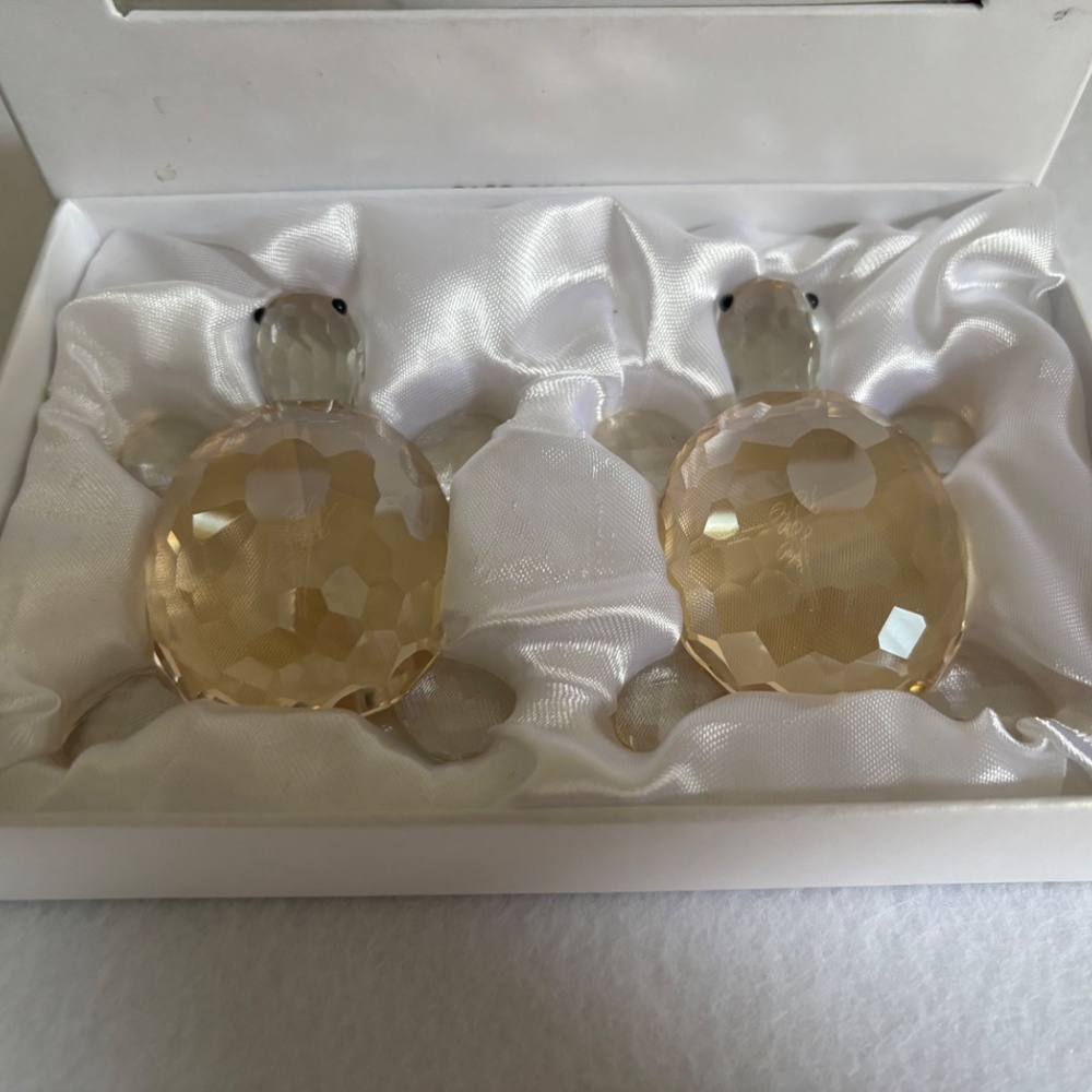 Oleg Cassini Crystal Turtle Pair in Amber